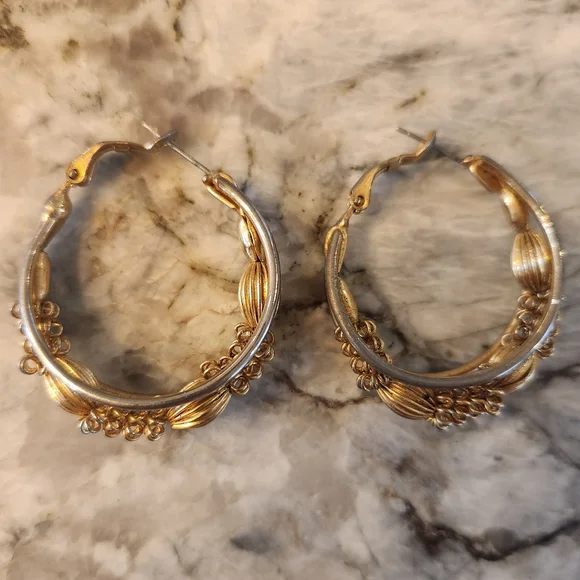 Vintage decorative hoop earrings - Picture 2 of 5